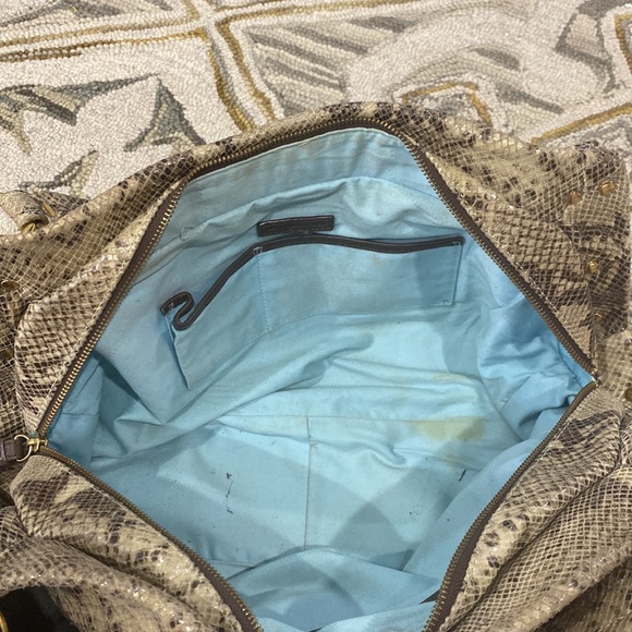 💕 Cynthia Rowley brown creme x large snakeskin leather satchel bag 💕 - Picture 9 of 14